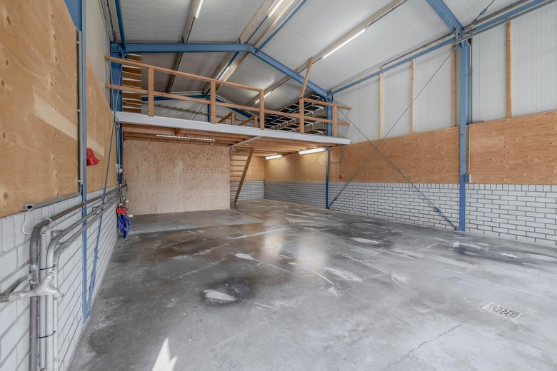 BedrijfsruimteaanMolendijk 38<br/> inKrimpen aan de Lek