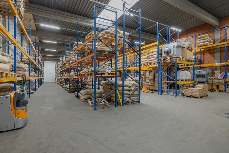 BedrijfsruimteaanProduktieweg 12<br/> inZoeterwoude BedrijfsruimteaanProduktieweg 12<br/> inZoeterwoude
