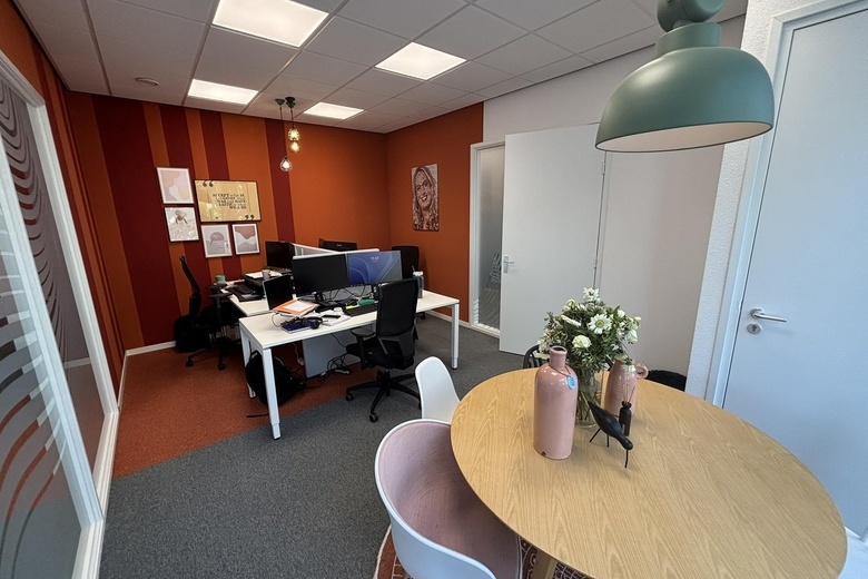 KantoorruimteaanPastoor Spieringsstraat 215<br/> inUden KantoorruimteaanPastoor Spieringsstraat 215<br/> inUden