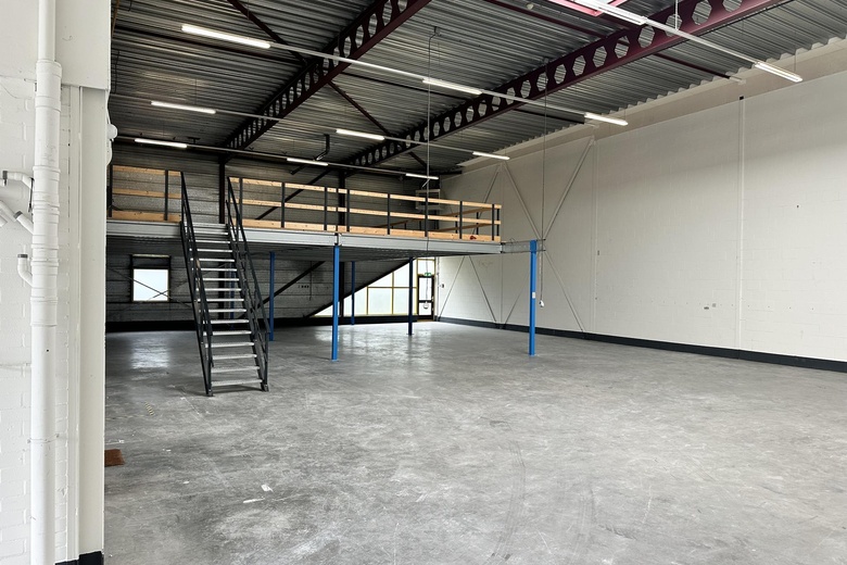 BedrijfsruimteaanParellaan 24<br/> inHoofddorp BedrijfsruimteaanParellaan 24<br/> inHoofddorp