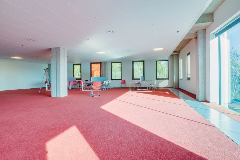 KantoorruimteaanElzenkade 1<br/> inHouten