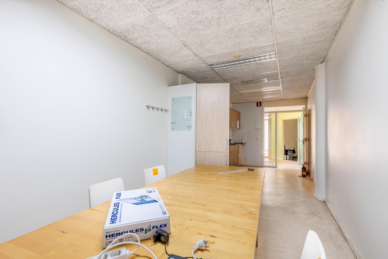 WinkelruimteaanMathenesserlaan 540<br/> inRotterdam WinkelruimteaanMathenesserlaan 540<br/> inRotterdam