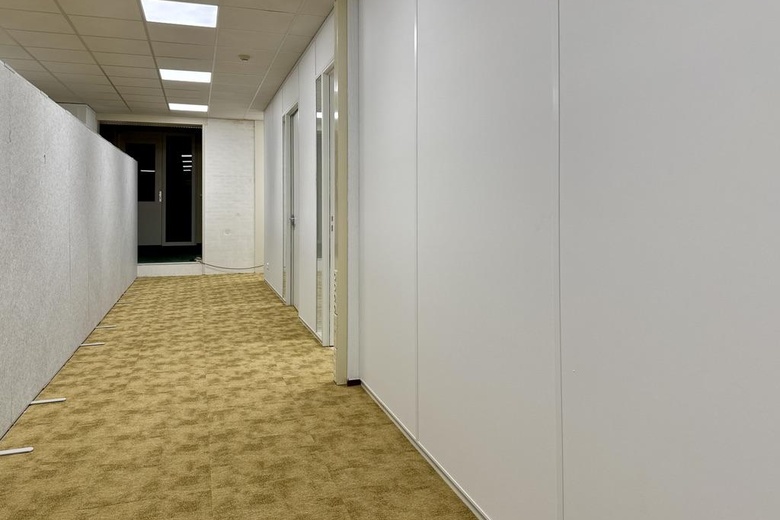 KantoorruimteaanMiddeldiepstraat 62<br/> inSliedrecht