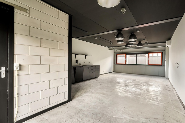 BedrijfsruimteaanIndustrieweg 28 a<br/> inVoorschoten