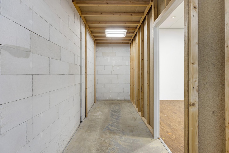 WinkelruimteaanWinkelcentrum De Schoof 21<br/> inHendrik-Ido-Ambacht WinkelruimteaanWinkelcentrum De Schoof 21<br/> inHendrik-Ido-Ambacht