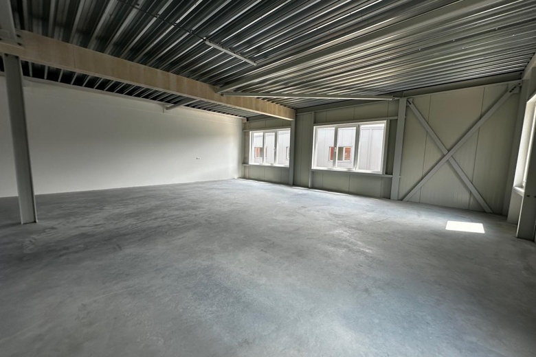 BedrijfsruimteaanVan der Waalsstraat 42<br/> inZoetermeer BedrijfsruimteaanVan der Waalsstraat 42<br/> inZoetermeer