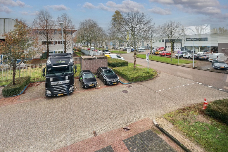 BedrijfsruimteaanParellaan 24<br/> inHoofddorp