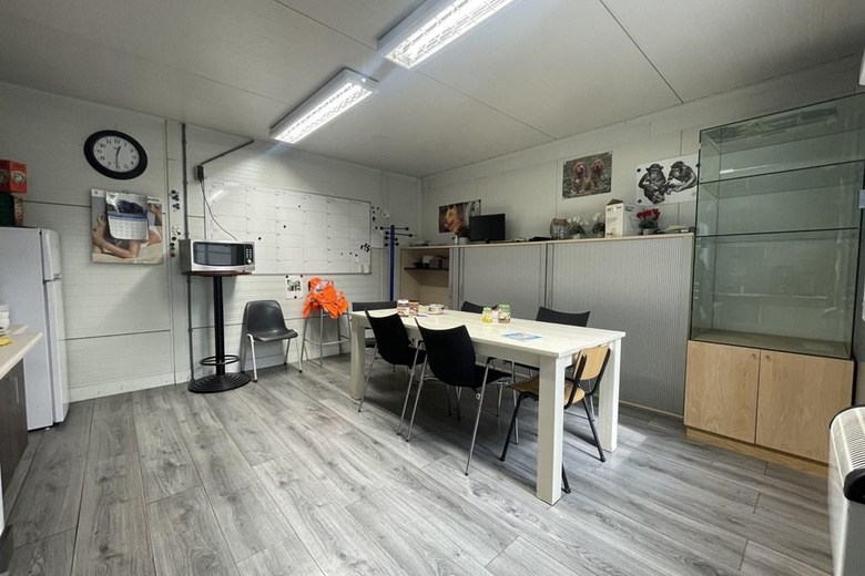 BedrijfsruimteaanPoelweg 40<br/> inDe Kwakel