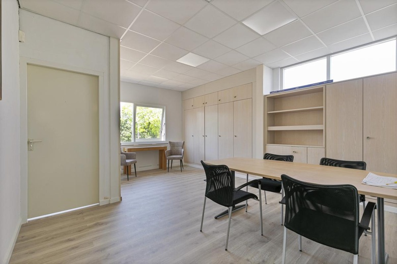 KantoorruimteaanMiddeldiepstraat 62<br/> inSliedrecht