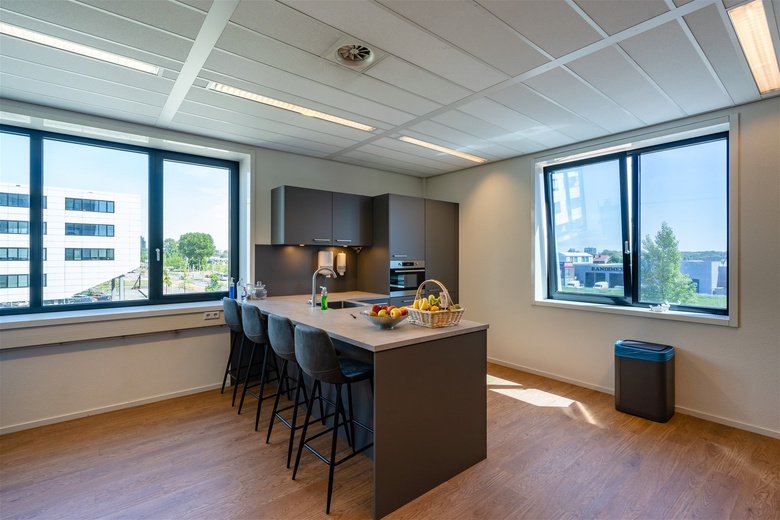 KantoorruimteaanWaalhaven O.z. 83 A<br/> inRotterdam