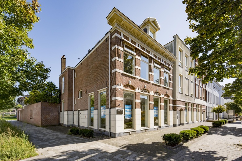 Bekijk foto 1 van Bergstraat 17 Bekijk foto 1 van Bergstraat 17