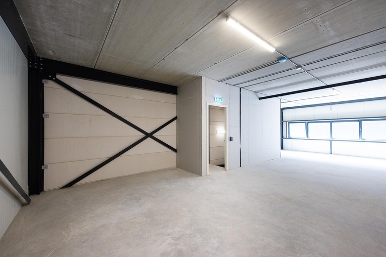 BedrijfsruimteaanKabelweg 45<br/> inRoelofarendsveen BedrijfsruimteaanKabelweg 45<br/> inRoelofarendsveen