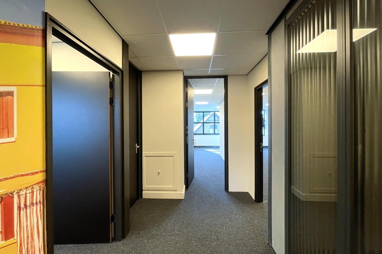 KantoorruimteaanMolenweg 1<br/> inErmelo KantoorruimteaanMolenweg 1<br/> inErmelo