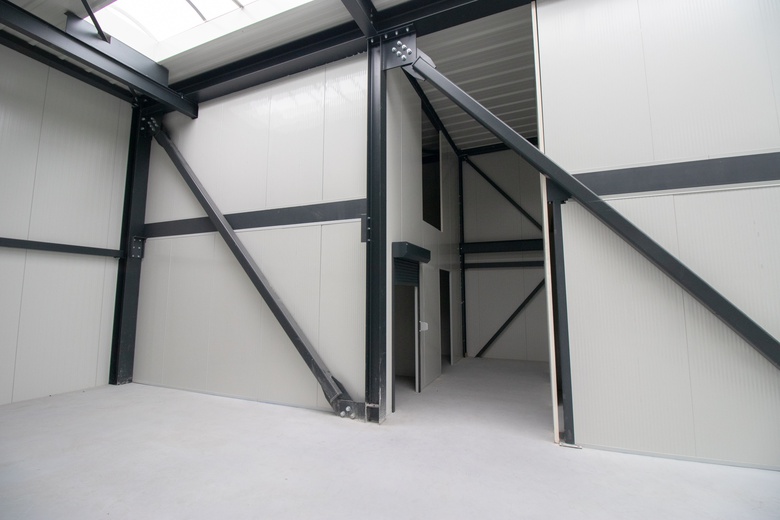 BedrijfsruimteaanParallelweg 1 a<br/> inSchelluinen