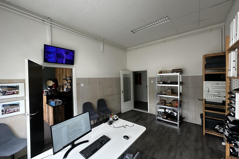 BedrijfsruimteaanLoswal 5 a<br/> inDussen