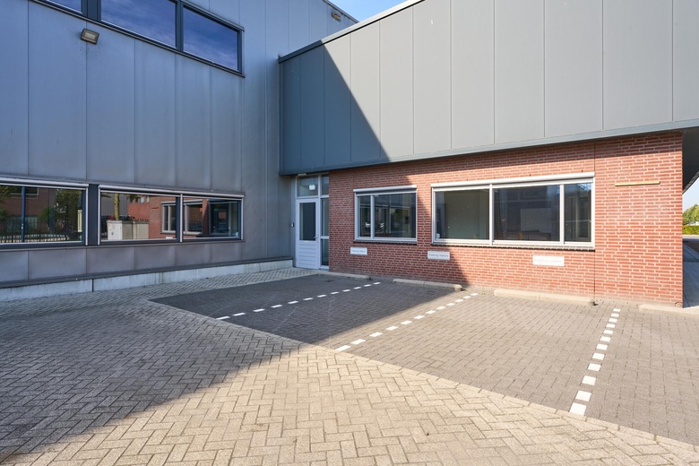 BedrijfsruimteaanDoornhoek 3765<br/> inVeghel BedrijfsruimteaanDoornhoek 3765<br/> inVeghel