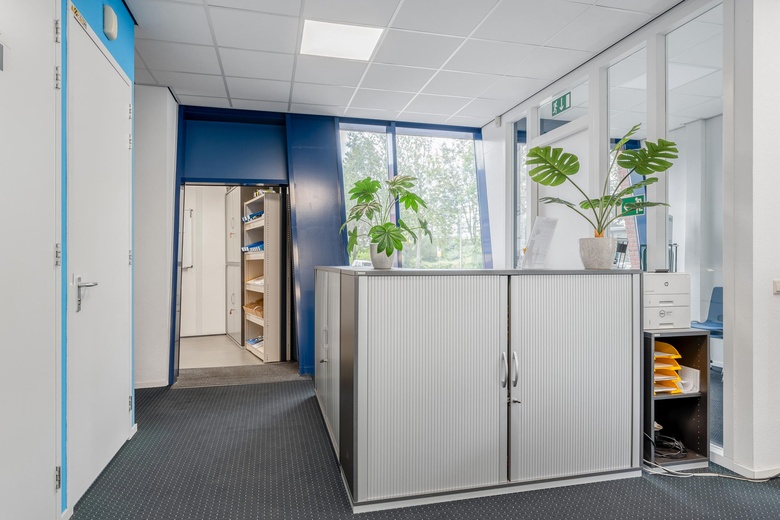 BedrijfsruimteaanLeeghwaterstraat 23<br/> inSliedrecht