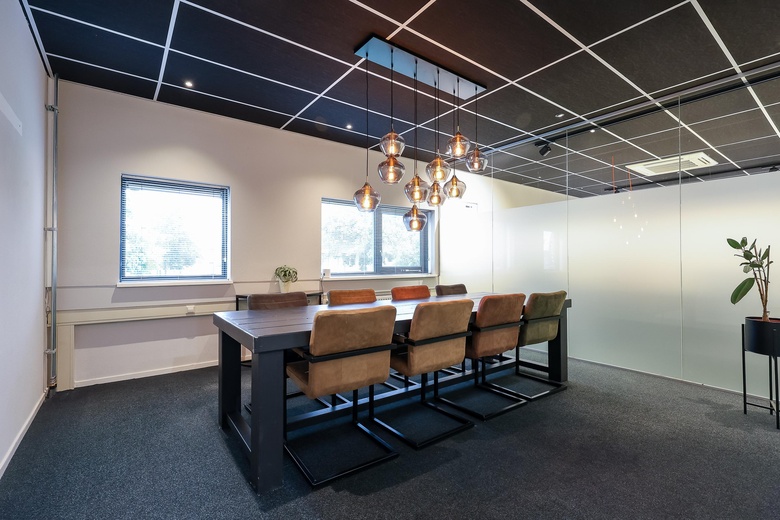 BedrijfsruimteaanLuzernestraat 9<br/> inNieuw-Vennep