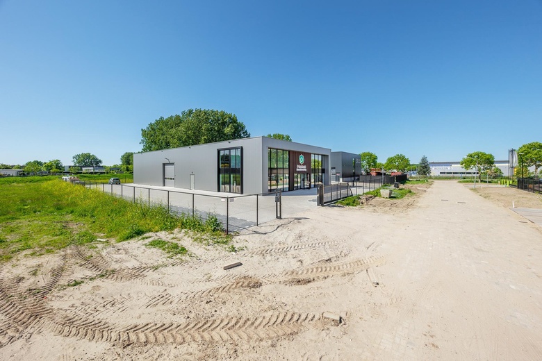 BedrijfsruimteaanDwarsvaartweg 6<br/> inLelystad BedrijfsruimteaanDwarsvaartweg 6<br/> inLelystad