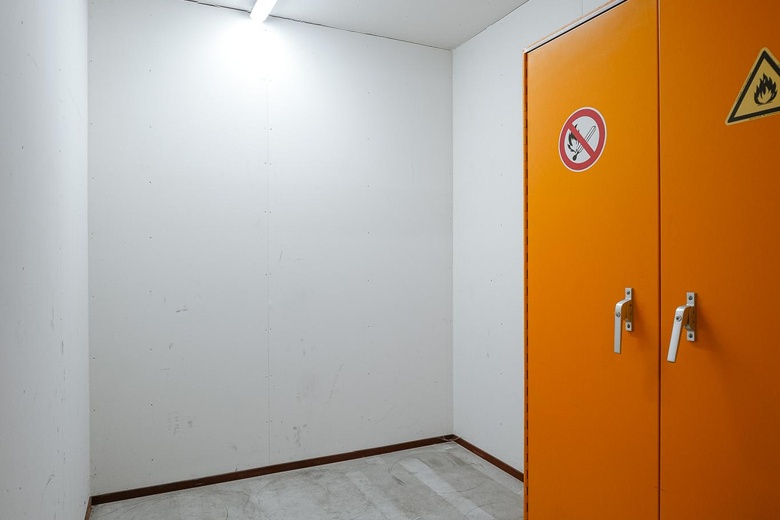 BedrijfsruimteaanDommelstraat 16<br/> inOss BedrijfsruimteaanDommelstraat 16<br/> inOss