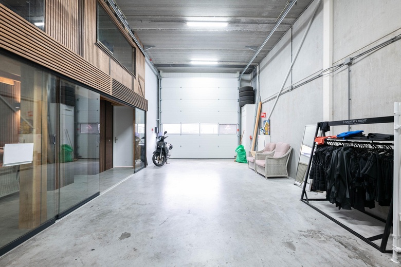 BedrijfsruimteaanHopperweg 11 17<br/> inHellevoetsluis