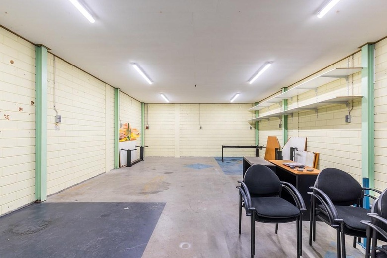 BedrijfsruimteaanAmbachtsweg 39 F<br/> inPijnacker