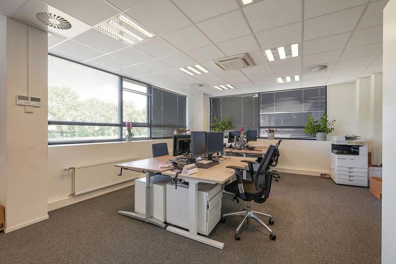 BedrijfsruimteaanHaarlemmerstraatweg 105<br/> inHalfweg