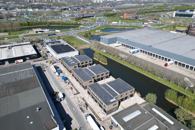 BedrijfsruimteaanOosteinde 5 a 13<br/> inBarendrecht