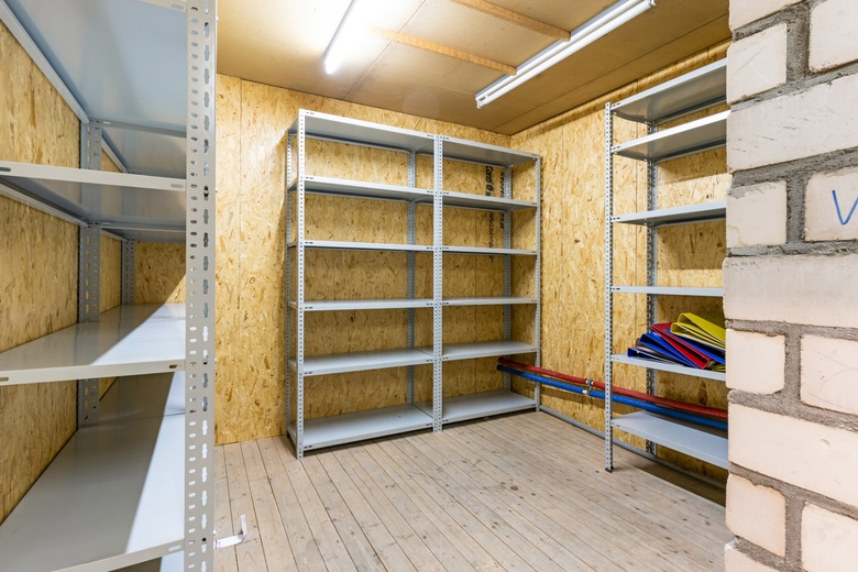 BedrijfsruimteaanVeestraat 42<br/> inLinne BedrijfsruimteaanVeestraat 42<br/> inLinne