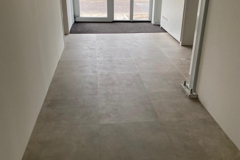 BedrijfsruimteaanVan der Waalsstraat 42<br/> inZoetermeer