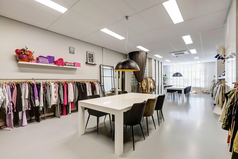 BedrijfsruimteaanDe Lasso-Zuid 9<br/> inRoelofarendsveen