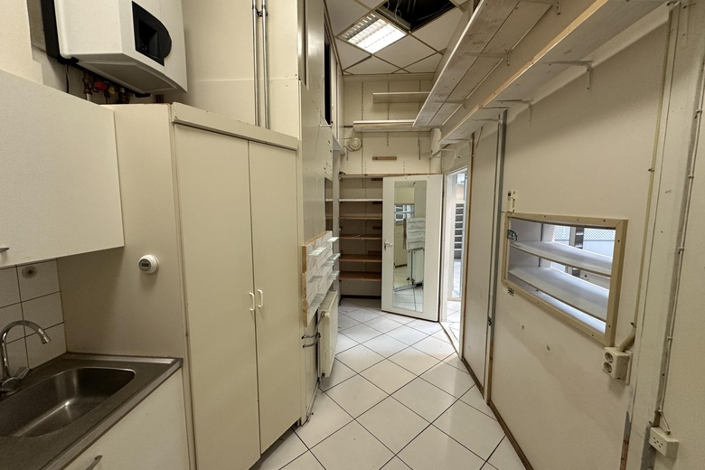 WinkelruimteaanVan Boetzelaerstraat 7<br/> inAlphen aan den Rijn