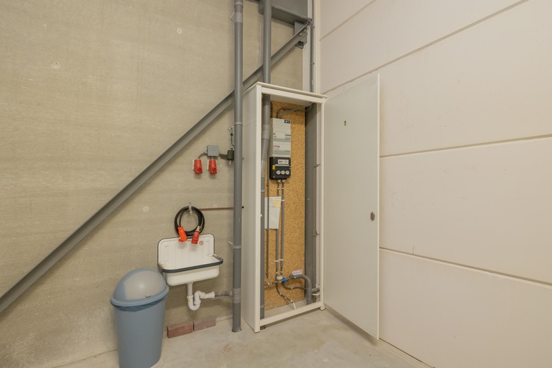 BedrijfsruimteaanVeerpolder 19 077<br/> inWarmond