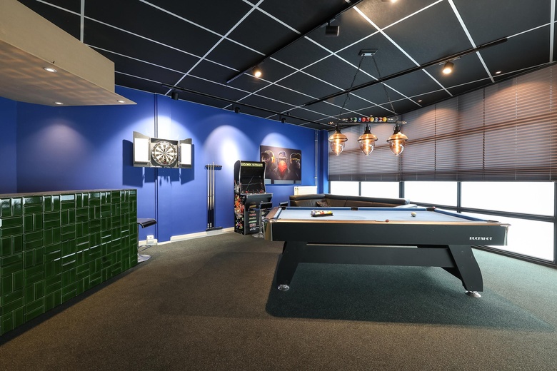 BedrijfsruimteaanLuzernestraat 9<br/> inNieuw-Vennep