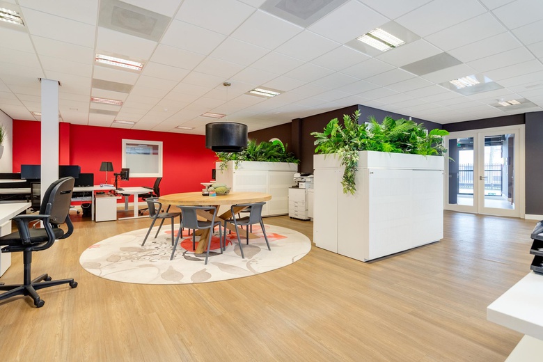 BedrijfsruimteaanLooier 5<br/> inNieuwkuijk BedrijfsruimteaanLooier 5<br/> inNieuwkuijk
