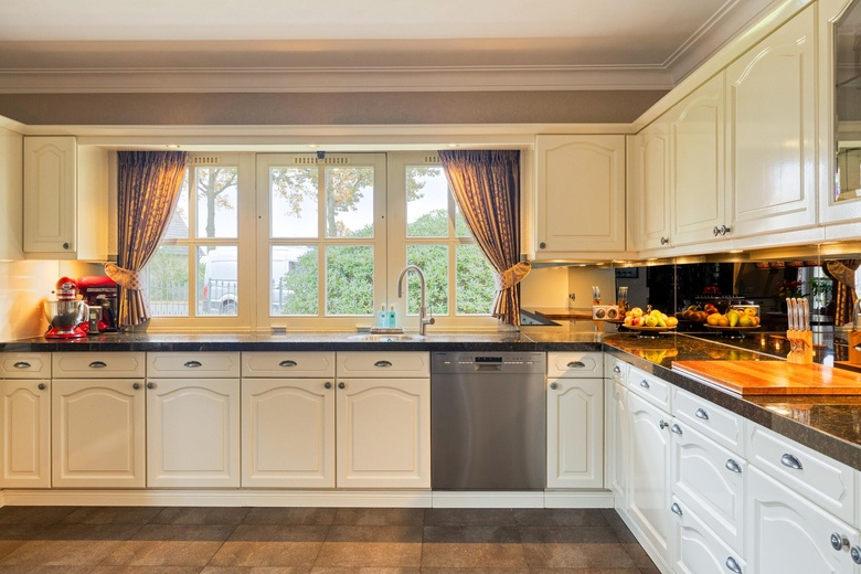 BedrijfsruimteaanHeesterseweg 27<br/> inGeffen