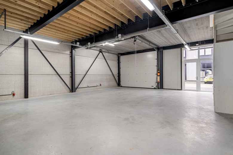 BedrijfsruimteaanExpeditieweg 8 r<br/> inAndelst