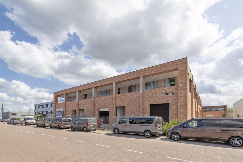 BedrijfsruimteaanPampuslaan 168 F<br/> inWeesp BedrijfsruimteaanPampuslaan 168 F<br/> inWeesp