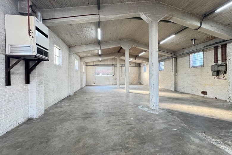 BedrijfsruimteaanLindenstraat 4<br/> inHapert