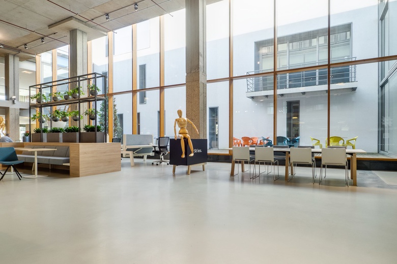 KantoorruimteaanElzenkade 1<br/> inHouten