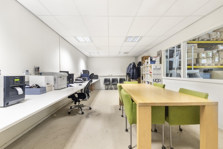 BedrijfsruimteaanStaalstraat 26<br/> inVelsen