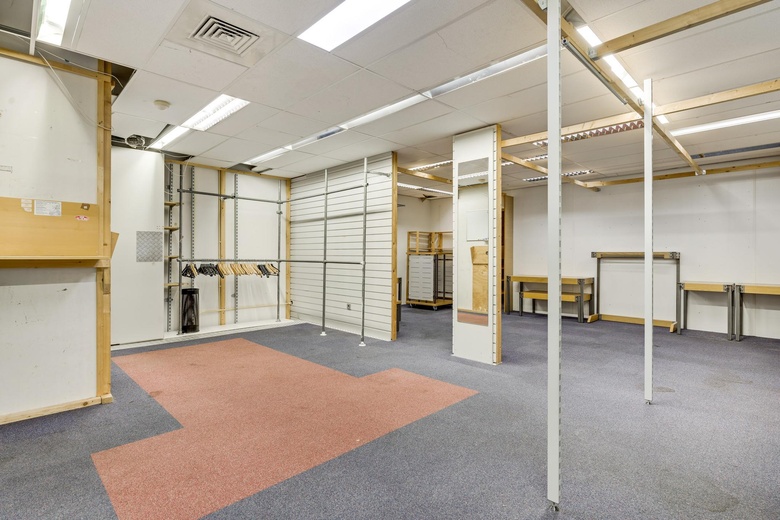 WinkelruimteaanVarkensmarkt 13<br/> inRoermond WinkelruimteaanVarkensmarkt 13<br/> inRoermond