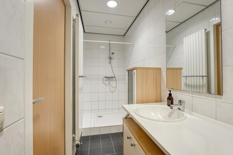 KantoorruimteaanLuzernestraat 37 A<br/> inNieuw-Vennep