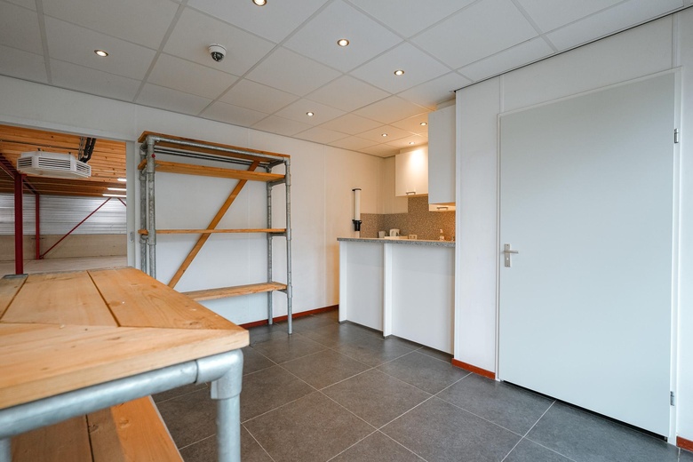 BedrijfsruimteaanDommelstraat 16<br/> inOss BedrijfsruimteaanDommelstraat 16<br/> inOss