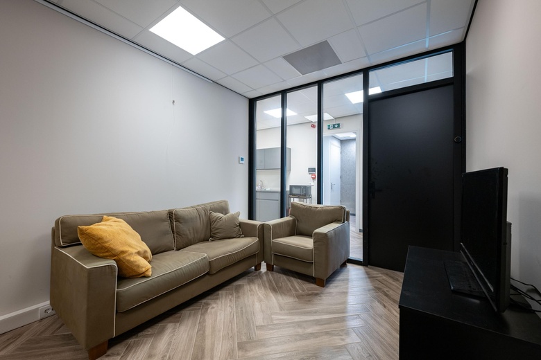 BedrijfsruimteaanHopperweg 11 17<br/> inHellevoetsluis