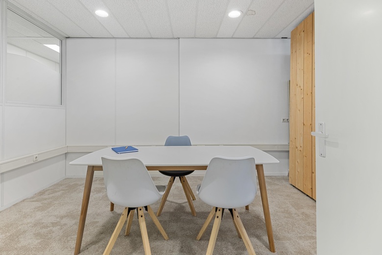 KantoorruimteaanCurieweg 5<br/> inSpijkenisse KantoorruimteaanCurieweg 5<br/> inSpijkenisse