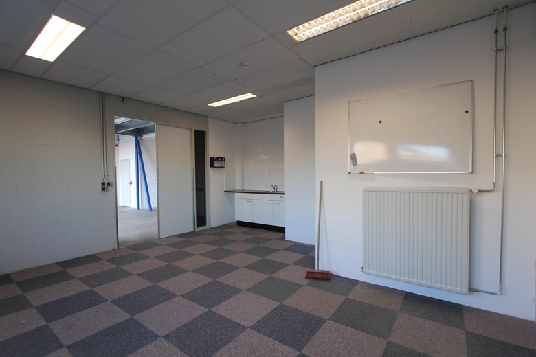 BedrijfsruimteaanDomineeslaan 91<br/> inZwanenburg