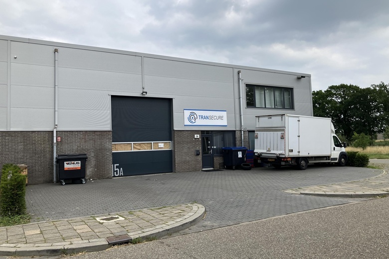 BedrijfsruimteaanPeppelkade 15 a<br/> inHouten