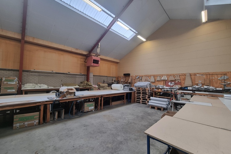 BedrijfsruimteaanIndustrieweg 21 a<br/> inVuren