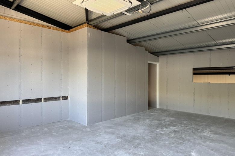 BedrijfsruimteaanAmbachtsstraat 9 c<br/> inPoortugaal